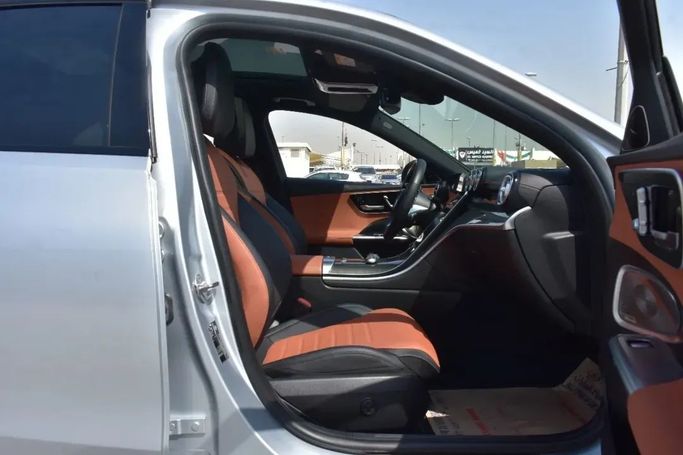Подержанный Mercedes-Benz C-Class 300 V (W206), 2.0 л, 2023 в Шардже от Alfaris Used Cars Серый цвет.  | AUTO.AE