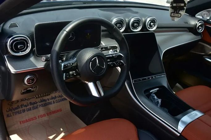 Подержанный Mercedes-Benz C-Class 300 V (W206), 2.0 л, 2023 в Шардже от Alfaris Used Cars Синий цвет.  | AUTO.AE