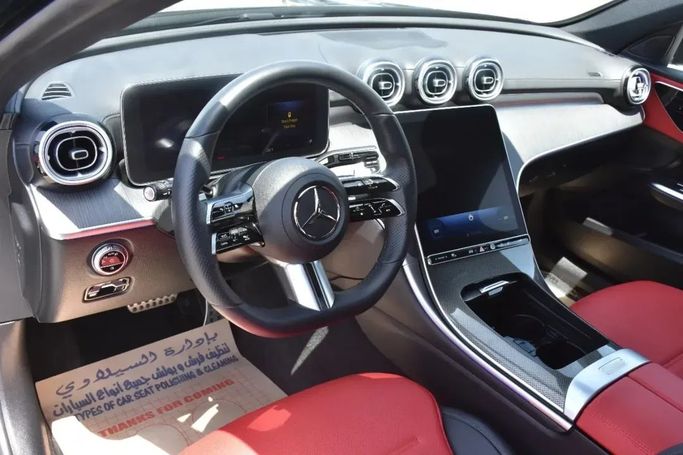 Подержанный Mercedes-Benz C-Class 300 V (W206), 2.0 л, 2022 в Шардже от Alfaris Used Cars Черный цвет.  | AUTO.AE