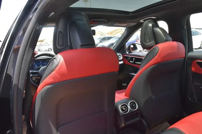 Подержанный Mercedes-Benz C-Class 300 V (W206), 2.0 л, 2022 в Шардже от Alfaris Used Cars Черный цвет.  | AUTO.AE