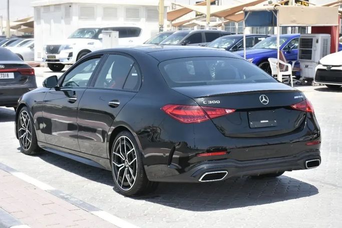 Подержанный Mercedes-Benz C-Class 300 V (W206), 2.0 л, 2022 в Шардже от Alfaris Used Cars Черный цвет.  | AUTO.AE