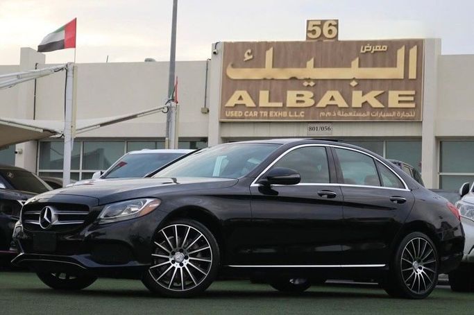 Подержанный Mercedes-Benz C-Class 300 IV (W205) Рестайлинг, 2.0 л, 2018 в Шардже от Al Bake Used Cars Черный цвет.  | AUTO.AE