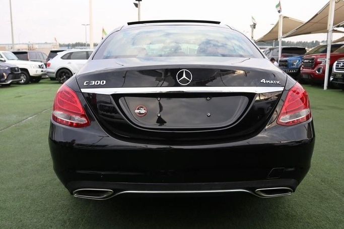 Подержанный Mercedes-Benz C-Class 300 IV (W205) Рестайлинг, 2.0 л, 2018 в Шардже от Al Bake Used Cars Черный цвет.  | AUTO.AE