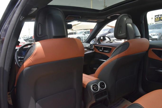 Подержанный Mercedes-Benz C-Class 300 V (W206), 2.0 л, 2023 в Шардже от Alfaris Used Cars Черный цвет. Other | AUTO.AE