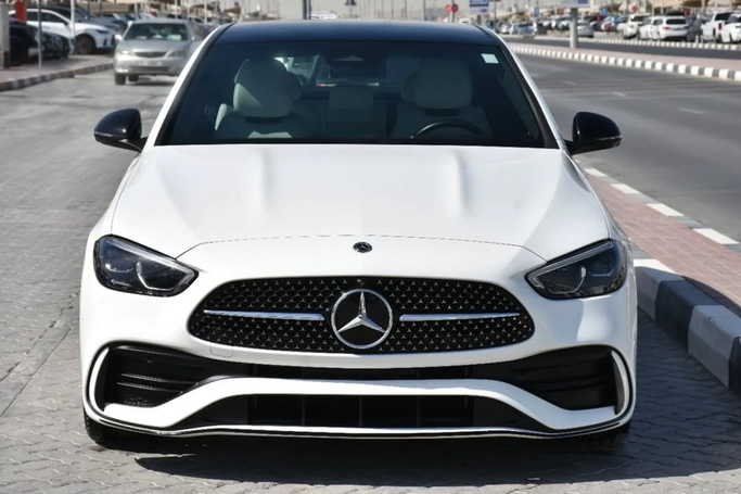Подержанный Mercedes-Benz C-Class 300 V (W206), 2.0 л, 2022 в Шардже от Alfaris Used Cars Белый цвет. Other | AUTO.AE