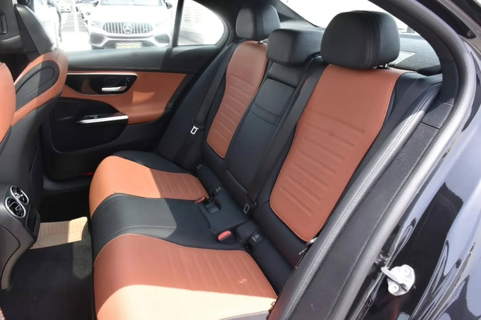 Подержанный Mercedes-Benz C-Class 300 V (W206), 2.0 л, 2023 в Шардже от Alfaris Used Cars Черный цвет. Other | AUTO.AE