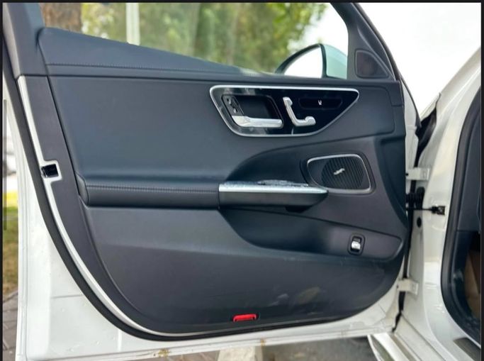 Подержанный Mercedes-Benz C-Class 200 L V (W206), 1.5 л, 2025 в Шардже от Alfaris Used Cars Белый цвет. Other | AUTO.AE