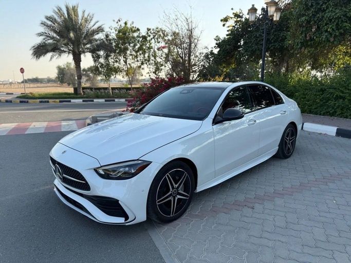 Подержанный Mercedes-Benz C-Class 300 V (W206), 2.0 л, 2023 в Шардже от Alnawras Cars Белый цвет.  | AUTO.AE