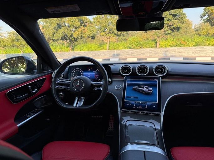 Подержанный Mercedes-Benz C-Class 300 V (W206), 2.0 л, 2023 в Шардже от Alnawras Cars Белый цвет.  | AUTO.AE