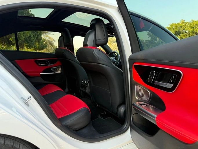 Подержанный Mercedes-Benz C-Class 300 V (W206), 2.0 л, 2023 в Шардже от Alnawras Cars Белый цвет.  | AUTO.AE
