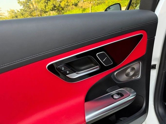 Подержанный Mercedes-Benz C-Class 300 V (W206), 2.0 л, 2023 в Шардже от Alnawras Cars Белый цвет.  | AUTO.AE