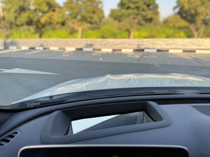 Подержанный Mercedes-Benz C-Class 300 V (W206), 2.0 л, 2023 в Шардже от Alnawras Cars Белый цвет.  | AUTO.AE