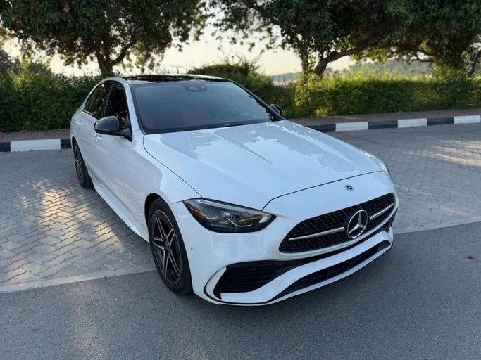 Подержанный Mercedes-Benz C-Class 300 V (W206), 2.0 л, 2023 в Шардже от Alnawras Cars Белый цвет.  | AUTO.AE