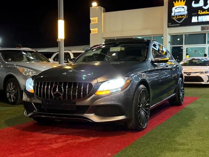 Подержанный Mercedes-Benz C-Class 300 IV (W205), 2.0 л, 2017 в Шардже от Al Muhtaref Used Cars Серый цвет. Американская | AUTO.AE
