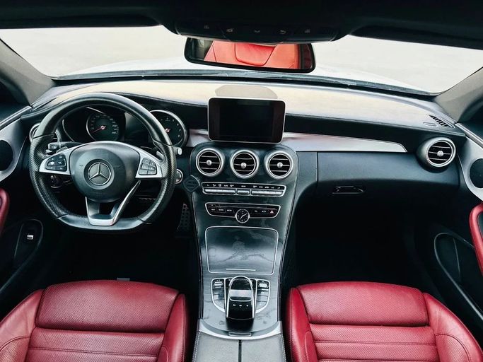 Подержанный Mercedes-Benz C-Class 200 IV (W205) Рестайлинг, 2.0 л, 2018 в Шардже от Al Aayan Used Cars Белый цвет. GCC | AUTO.AE