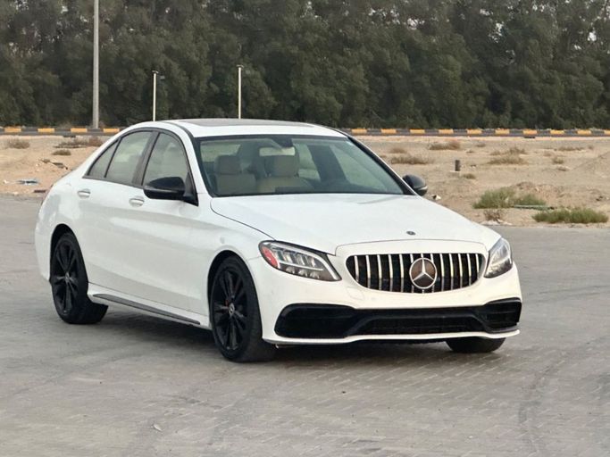 Подержанный Mercedes-Benz C-Class 300 IV (W205) Рестайлинг, 2.0 л, 2019 в Шардже от Al Aayan Used Cars Белый цвет. Американская | AUTO.AE