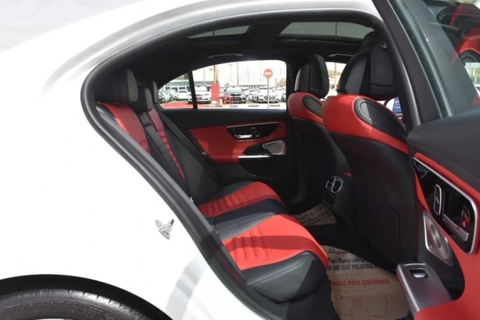 Подержанный Mercedes-Benz C-Class 300 V (W206), 2.0 л, 2023 в Шардже от Alfaris Used Cars Белый цвет. Other | AUTO.AE