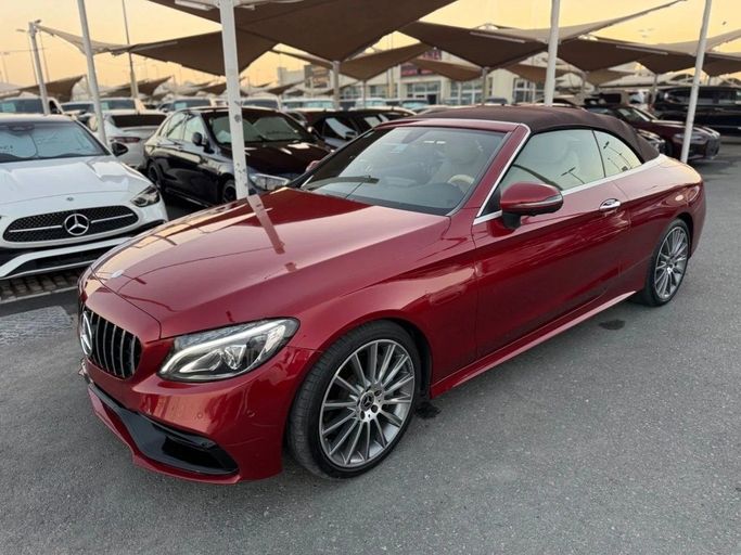 Подержанный Mercedes-Benz C-Class 300 IV (W205), 2.0 л, 2018 в Шардже от Alnawras Cars Красный цвет. Американская | AUTO.AE
