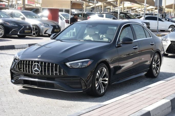 Подержанный Mercedes-Benz C-Class 300 V (W206), 2.0 л, 2022 в Шардже от Alfaris Used Cars Черный цвет. Other | AUTO.AE
