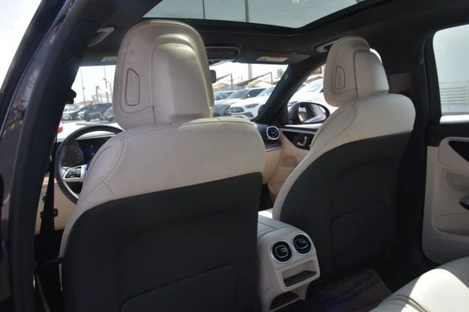 Подержанный Mercedes-Benz C-Class 300 V (W206), 2.0 л, 2022 в Шардже от Alfaris Used Cars Черный цвет. Other | AUTO.AE