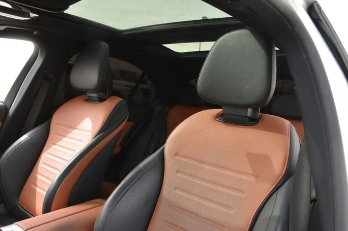 Подержанный Mercedes-Benz C-Class 300 V (W206), 2.0 л, 2023 в Шардже от Alfaris Used Cars Серебристый цвет. Other | AUTO.AE