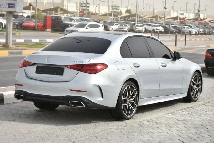 Подержанный Mercedes-Benz C-Class 300 V (W206), 2.0 л, 2023 в Шардже от Alfaris Used Cars Серебристый цвет. Other | AUTO.AE