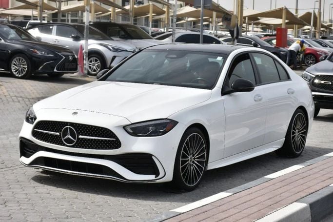 Подержанный Mercedes-Benz C-Class 300 V (W206), 2.0 л, 2022 в Шардже от Alfaris Used Cars Белый цвет. Other | AUTO.AE