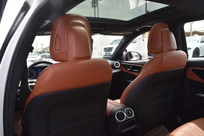 Подержанный Mercedes-Benz C-Class 300 V (W206), 2.0 л, 2022 в Шардже от Alfaris Used Cars Белый цвет. Other | AUTO.AE