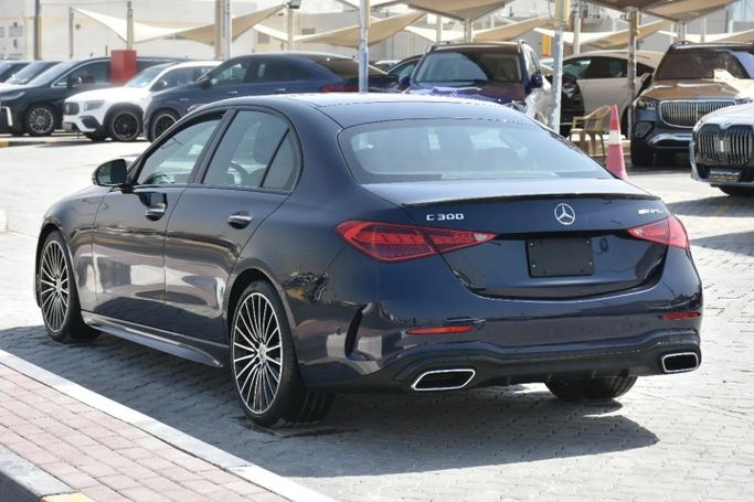 Подержанный Mercedes-Benz C-Class 300 V (W206), 2.0 л, 2022 в Шардже от Alfaris Used Cars Синий цвет. Other | AUTO.AE