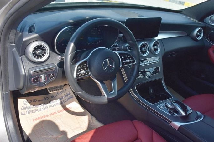 Подержанный Mercedes-Benz C-Class 300 IV (W205) Рестайлинг, 2.0 л, 2020 в Шардже от Alfaris Used Cars Серебристый цвет. Other | AUTO.AE