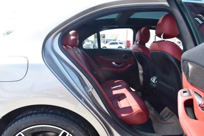 Подержанный Mercedes-Benz C-Class 300 IV (W205) Рестайлинг, 2.0 л, 2020 в Шардже от Alfaris Used Cars Серебристый цвет. Other | AUTO.AE