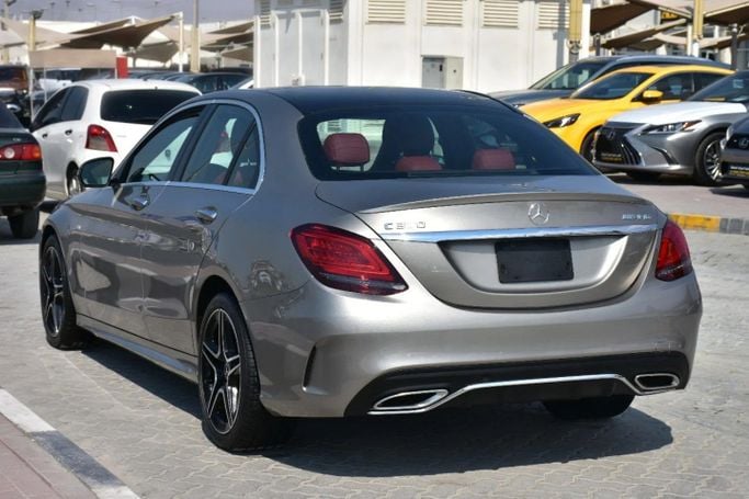 Подержанный Mercedes-Benz C-Class 300 IV (W205) Рестайлинг, 2.0 л, 2020 в Шардже от Alfaris Used Cars Серебристый цвет. Other | AUTO.AE