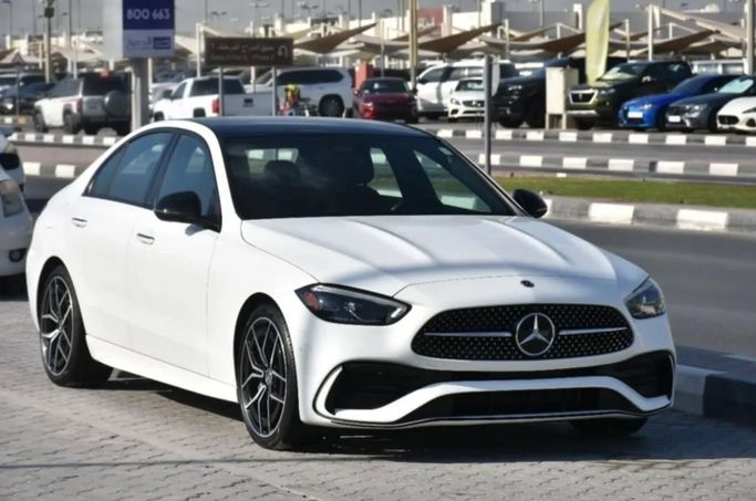 Подержанный Mercedes-Benz C-Class 300 V (W206), 2.0 л, 2023 в Шардже от Alfaris Used Cars Белый цвет. Other | AUTO.AE
