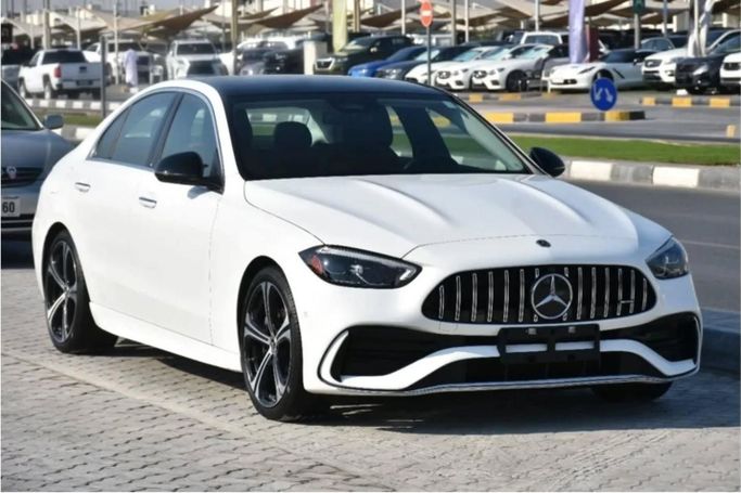 Подержанный Mercedes-Benz C-Class 300 V (W206), 2.0 л, 2022 в Шардже от Alfaris Used Cars Белый цвет. Other | AUTO.AE