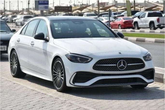 Подержанный Mercedes-Benz C-Class 300 V (W206), 2.0 л, 2022 в Шардже от Alfaris Used Cars Белый цвет. Other | AUTO.AE