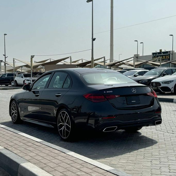 Подержанный Mercedes-Benz C-Class 300 V (W206), 2.0 л, 2022 в Шардже от Alfaris Used Cars Черный цвет. Other | AUTO.AE