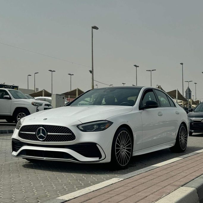 Подержанный Mercedes-Benz C-Class 300 V (W206), 2.0 л, 2022 в Шардже от Alfaris Used Cars Белый цвет. Other | AUTO.AE
