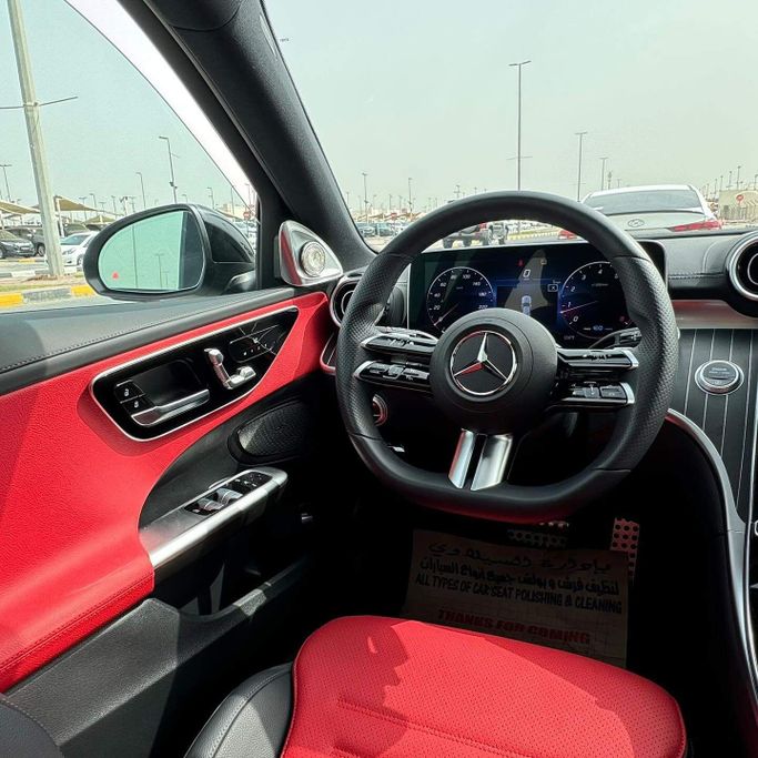 Подержанный Mercedes-Benz C-Class 300 V (W206), 2.0 л, 2022 в Шардже от Alfaris Used Cars Белый цвет. Other | AUTO.AE