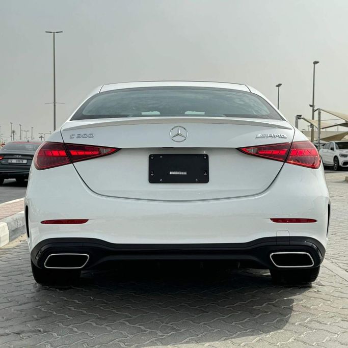 Подержанный Mercedes-Benz C-Class 300 V (W206), 2.0 л, 2022 в Шардже от Alfaris Used Cars Белый цвет. Other | AUTO.AE