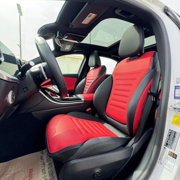 Подержанный Mercedes-Benz C-Class 300 V (W206), 2.0 л, 2022 в Шардже от Alfaris Used Cars Белый цвет. Other | AUTO.AE