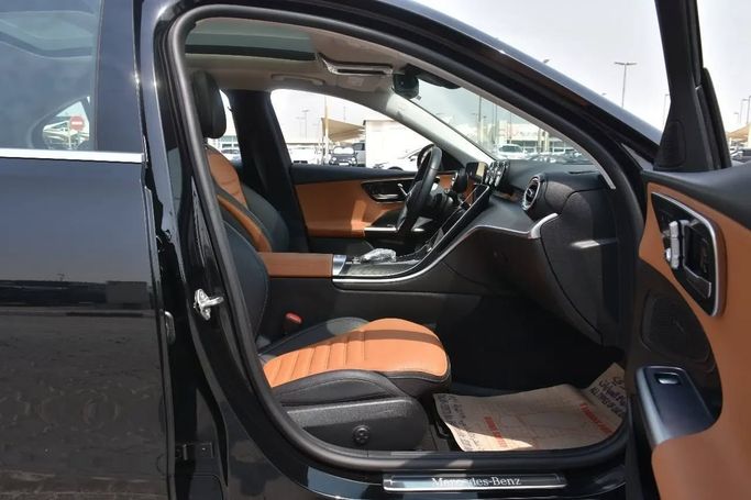 Подержанный Mercedes-Benz C-Class 300 V (W206), 2.0 л, 2022 в Шардже от Alfaris Used Cars Черный цвет. Other | AUTO.AE