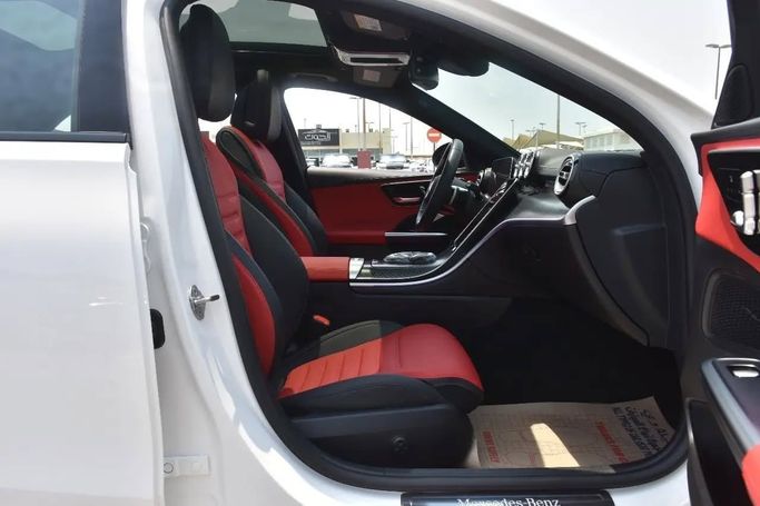 Подержанный Mercedes-Benz C-Class 300 V (W206), 2.0 л, 2023 в Шардже от Alfaris Used Cars Белый цвет. Other | AUTO.AE
