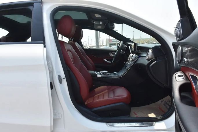 Подержанный Mercedes-Benz C-Class 300 IV (W205) Рестайлинг, 2.0 л, 2020 в Шардже от Alfaris Used Cars Белый цвет. Other | AUTO.AE