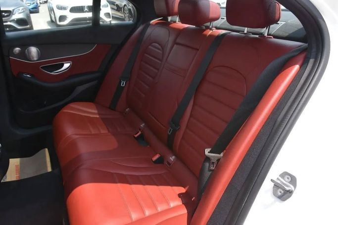 Подержанный Mercedes-Benz C-Class 300 IV (W205) Рестайлинг, 2.0 л, 2020 в Шардже от Alfaris Used Cars Белый цвет. Other | AUTO.AE