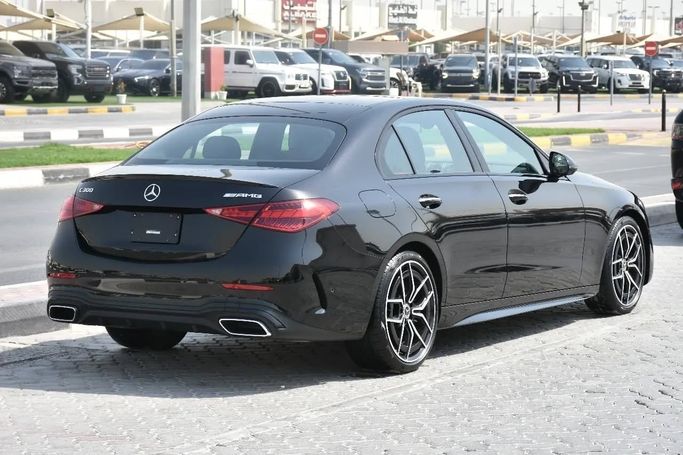 Подержанный Mercedes-Benz C-Class 300 V (W206), 2.0 л, 2022 в Шардже от Alfaris Used Cars Черный цвет. Other | AUTO.AE