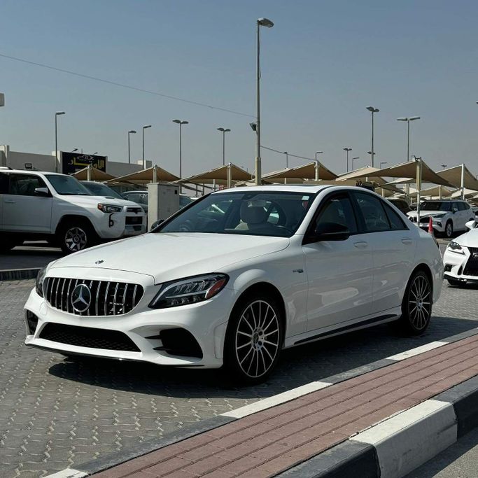Подержанный Mercedes-Benz C-Class 300 IV (W205) Рестайлинг, 2.0 л, 2019 в Шардже от Alfaris Used Cars Белый цвет. Other | AUTO.AE