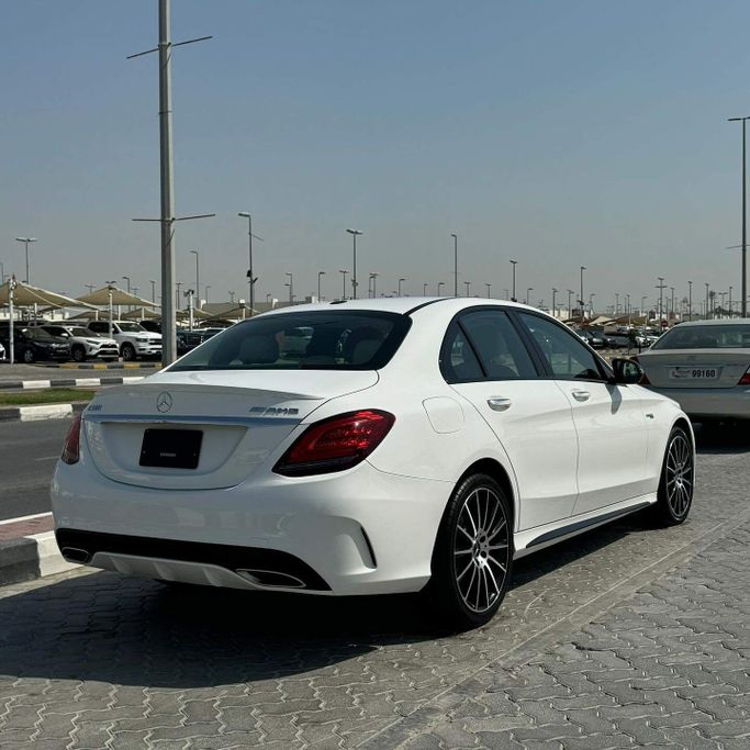 Подержанный Mercedes-Benz C-Class 300 IV (W205) Рестайлинг, 2.0 л, 2019 в Шардже от Alfaris Used Cars Белый цвет. Other | AUTO.AE