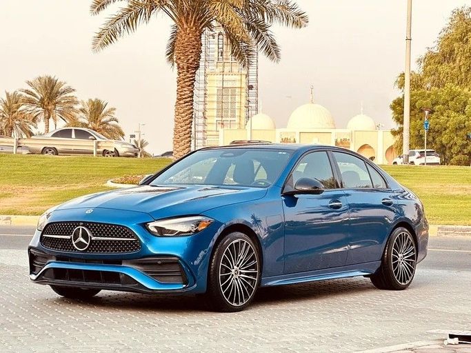 Подержанный Mercedes-Benz C-Class 300 V (W206), 2.0 л, 2023 в Шардже от Taj Al Sultan Used Cars Синий цвет. Other | AUTO.AE