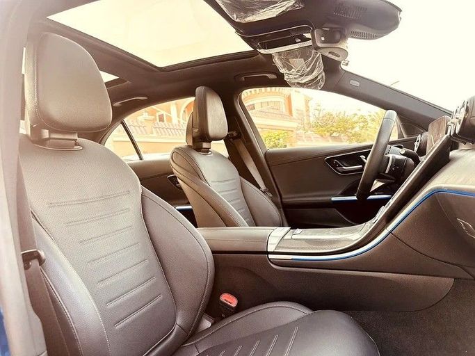 Подержанный Mercedes-Benz C-Class 300 V (W206), 2.0 л, 2023 в Шардже от Taj Al Sultan Used Cars Синий цвет. Other | AUTO.AE