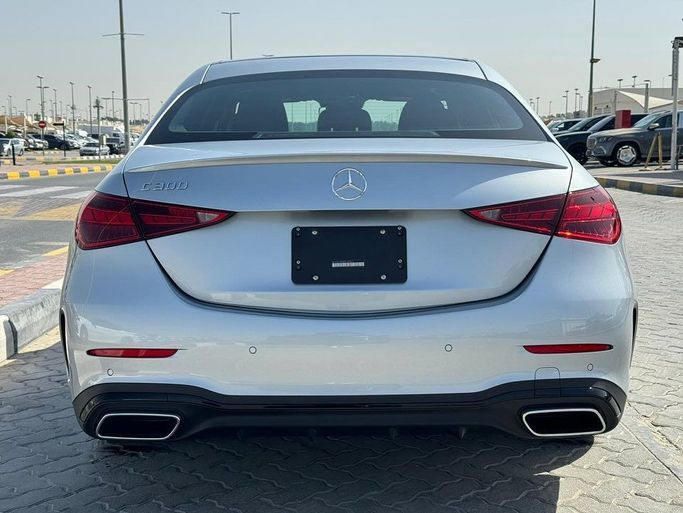 Подержанный Mercedes-Benz C-Class 300 V (W206), 2.0 л, 2023 в Шардже от Alfaris Used Cars Серебристый цвет. Other | AUTO.AE